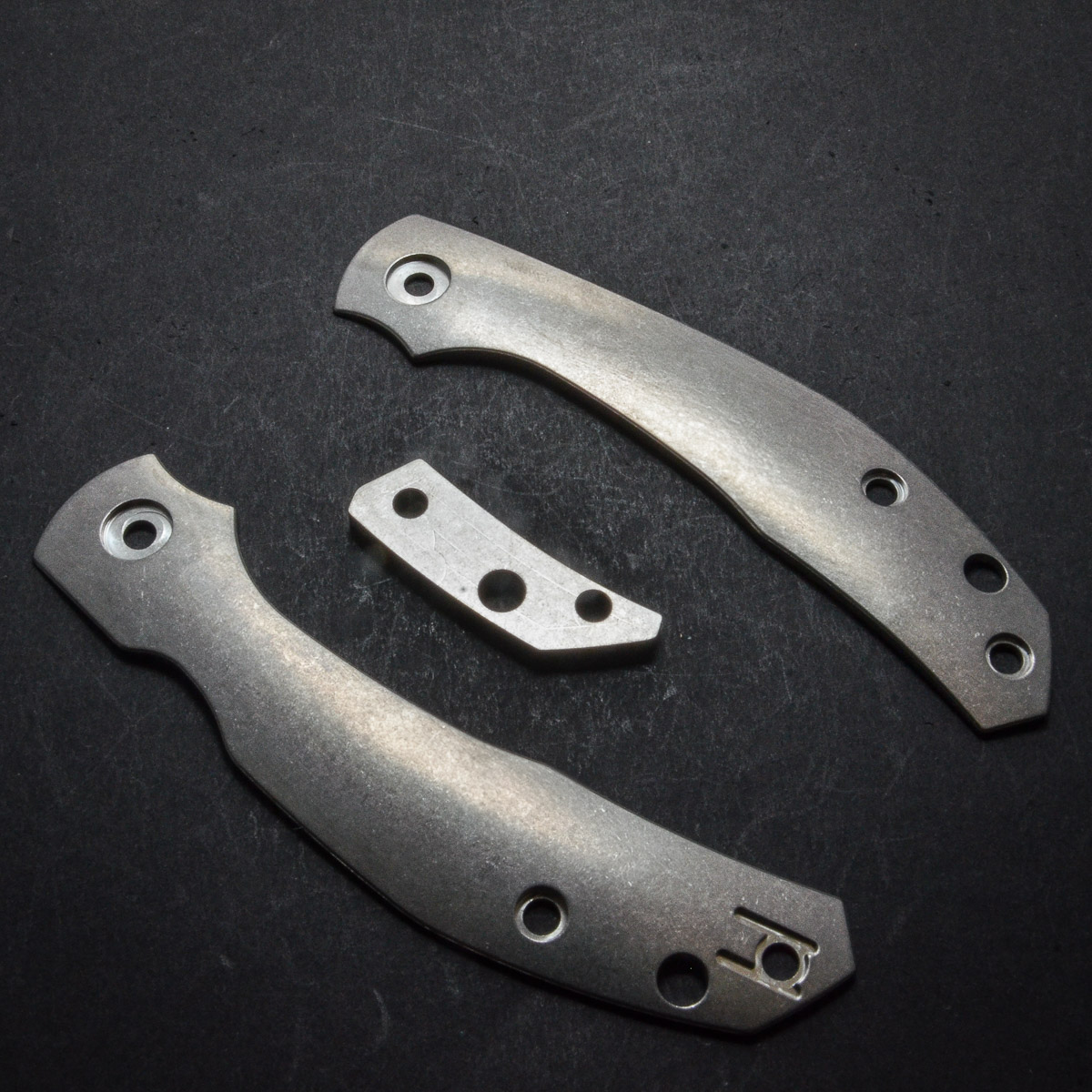 RGT Kapara titanium handle scales